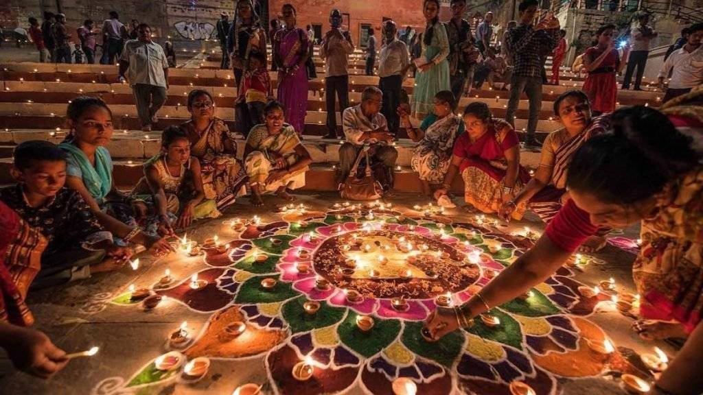 Diwali Par Laxmi Puja Kitne Baje Kare